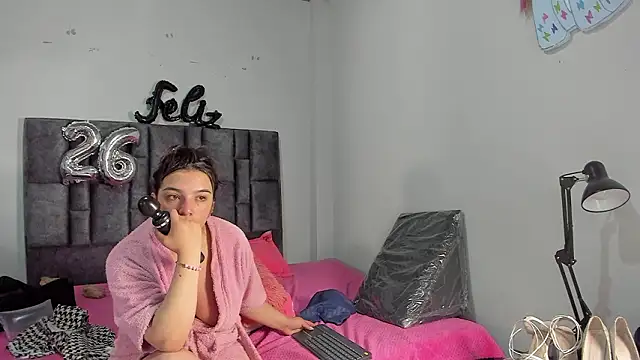 Esmeraldaa- online show from March 7, 2026, 9:12 pm