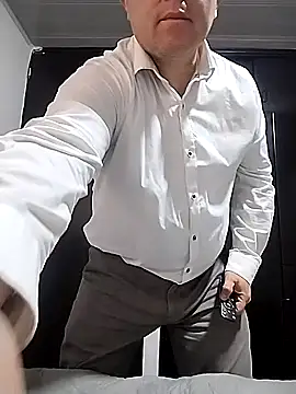 BigCristh79 online show from October 16, 2025, 5:36 pm