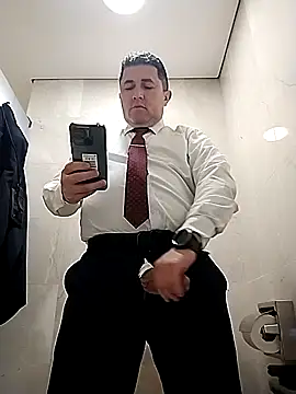 BigCristh79 online show from May 3, 2026, 1:06 pm