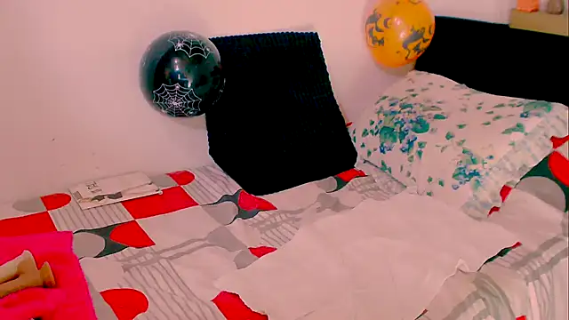 Snapshot of Kendraline1 chatting on October 30, 2025, 9:15 pm Kendraline1 online show from October 30, 2025, 9:15 pm