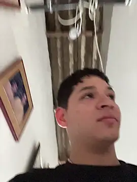 Snapshot of RobinLenoxx chatting on October 15, 2025, 4:40 pm RobinLenoxx online show from October 15, 2025, 4:40 pm