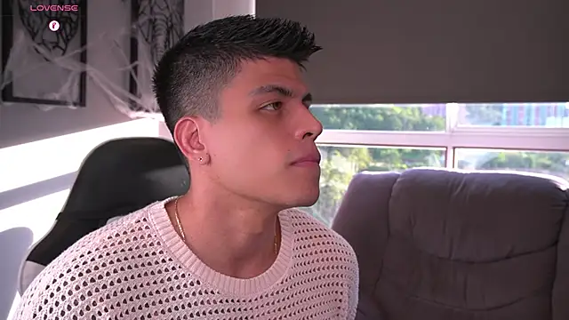 tyler muscle1 online show from October 13, 2025, 10:10 pm