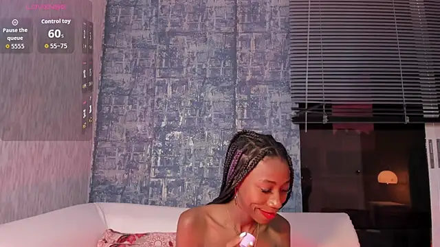 NathalyLeen online show from November 13, 2025, 8:41 pm