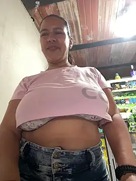 Snapshot of Mara_luxx chatting on September 23, 2025, 6:33 pm Mara luxx online show from September 23, 2025, 6:33 pm