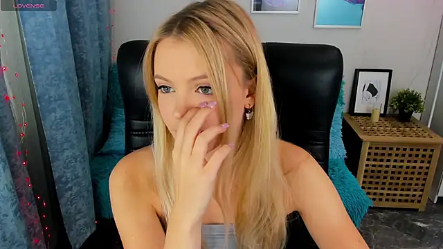 Snapshot of KatherineePierce chatting on September 25, 2025, 12:42 pm KatherineePierce online show from September 25, 2025, 12:42 pm