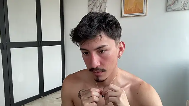 sweettaaron01 online show from February 12, 2026, 5:30 pm