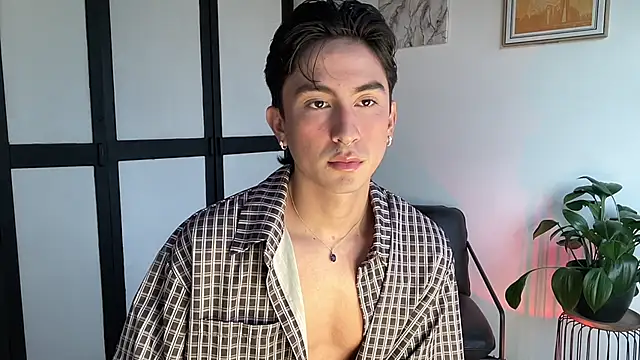 sweettaaron01 online show from April 20, 2026, 9:38 pm