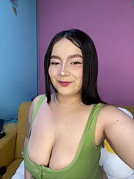 ZairaVanCleef online show from January 9, 2026, 8:32 pm