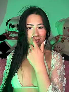 evelyn ch  online show from October 3, 2025, 10:56 am