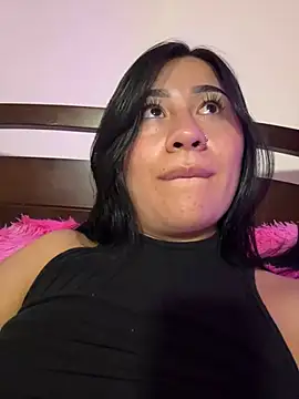 evelyn ch  online show from February 12, 2026, 10:49 pm