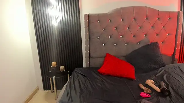 Scarbadgirl  online show from May 4, 2026, 3:57 am