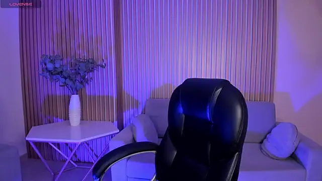 Snapshot of SarahYates chatting on July 2, 2026, 3:34 am SarahYates online show from July 2, 2026, 3:34 am