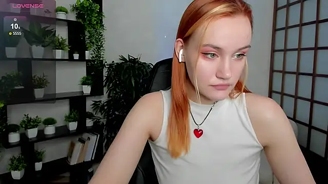 Snapshot of Ida_FaneStain chatting on October 12, 2025, 2:32 am Ida FaneStain online show from October 12, 2025, 2:32 am