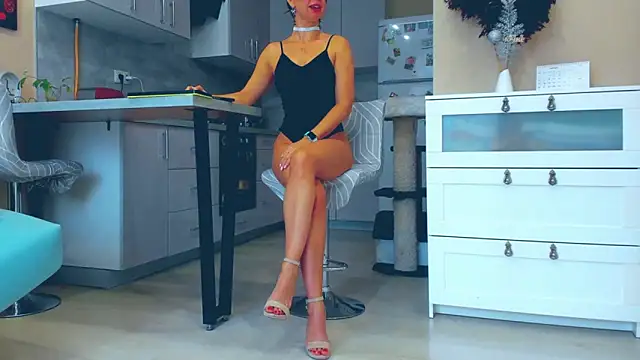 Snapshot of MadinaBrown chatting on October 21, 2025, 9:21 am MadinaBrown online show from October 21, 2025, 9:21 am