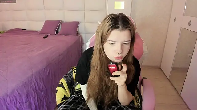 Cuddly Kitten online show from November 20, 2025, 7:19 am