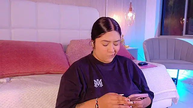 Leah Bensson online show from September 12, 2025, 3:45 pm