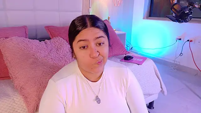 Leah Bensson online show from September 15, 2025, 2:50 pm