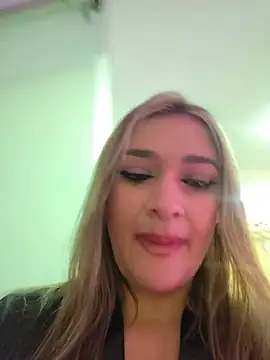 NicoleDiior online show from May 19, 2026, 3:07 pm