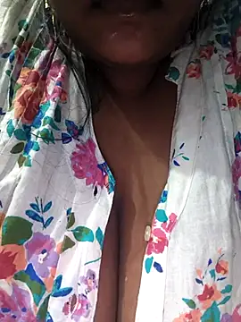 Dassing strip couple online show from October 6, 2025, 7:33 pm