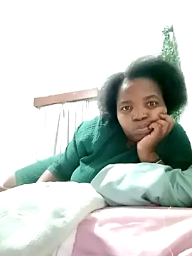 ShySexyBaddiexx online show from October 13, 2025, 7:58 pm