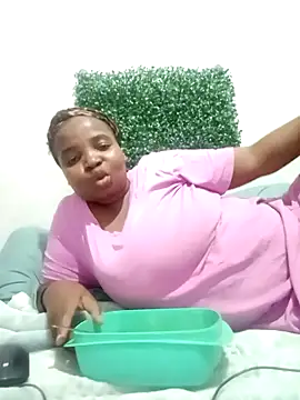 ShySexyBaddiexx online show from October 15, 2025, 8:42 pm