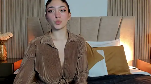 Victoria Beaumont online show from November 6, 2025, 11:33 am