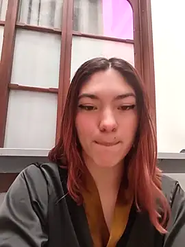 Victoria Beaumont online show from May 5, 2026, 12:13 pm