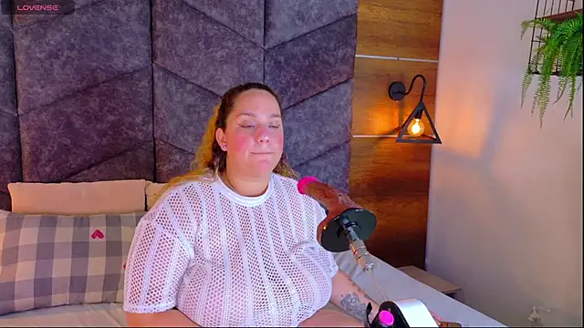 JenaCooper  online show from June 4, 2026, 3:12 am