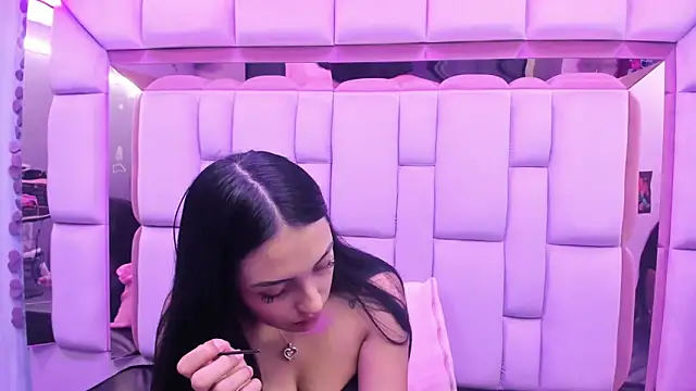 Issabela Mackey  online show from February 18, 2026, 3:24 am