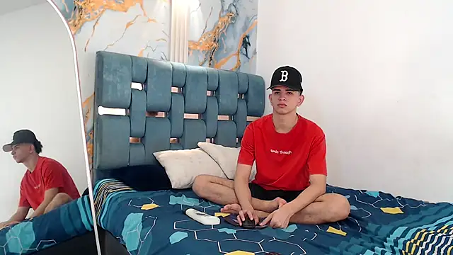 TWINKS FRIENDS online show from February 13, 2026, 1:29 pm