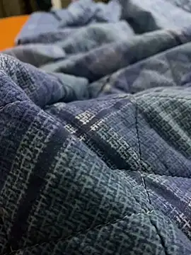 girlslvrs online show from January 14, 2026, 7:08 pm