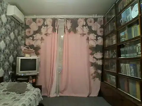 Snapshot of Pline1 chatting on October 4, 2025, 9:13 pm Pline1 online show from October 4, 2025, 9:13 pm