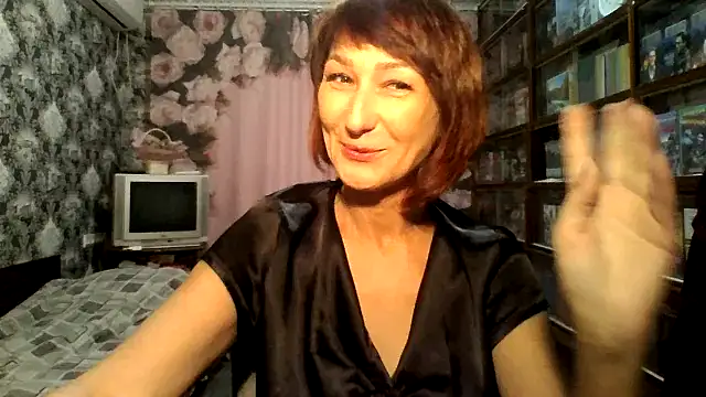 Snapshot of Pline1 chatting on October 24, 2025, 8:27 pm Pline1 online show from October 24, 2025, 8:27 pm