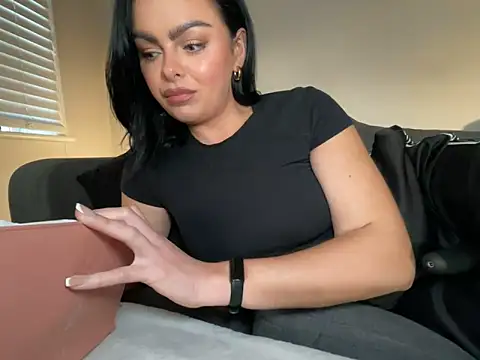 FrancescaXO online show from April 21, 2026, 6:55 pm
