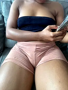 Snapshot of PrettyNina77 chatting on October 19, 2025, 12:28 pm PrettyNina77 online show from October 19, 2025, 12:28 pm