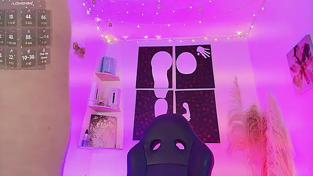 Iamlola  online show from December 15, 2025, 10:36 pm