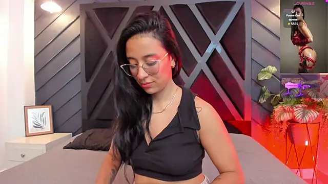 Snapshot of zoe_martins_ chatting on October 5, 2025, 4:49 pm zoe martins  online show from October 5, 2025, 4:49 pm