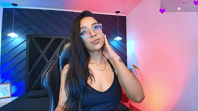 zoe martins  online show from February 25, 2026, 5:22 pm