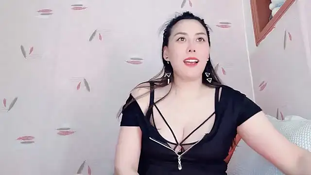 Snapshot of Eve5215 chatting on September 19, 2025, 4:07 pm Eve5215 online show from September 19, 2025, 4:07 pm