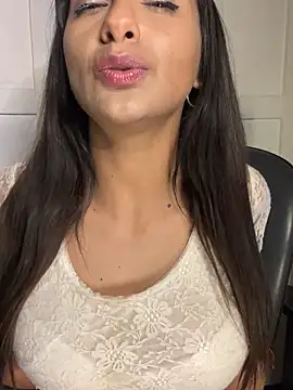 chicachocolate01 online show from September 29, 2025, 2:27 am