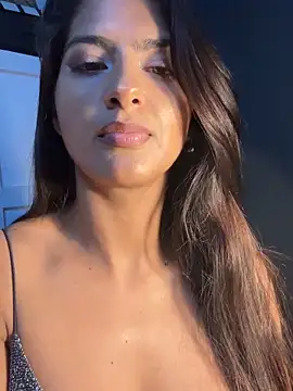 chicachocolate01 online show from February 2, 2026, 4:11 am