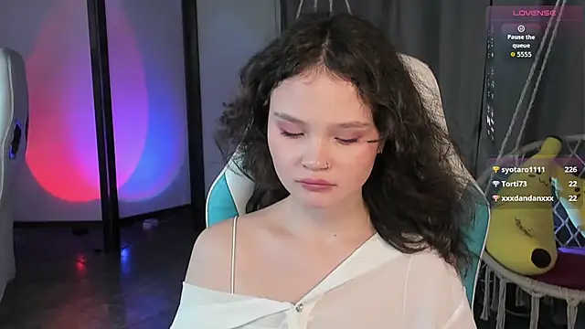 EmilyChaves online show from October 11, 2025, 2:33 am