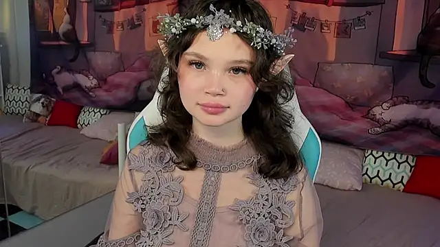 EmilyChaves online show from October 30, 2025, 6:41 pm