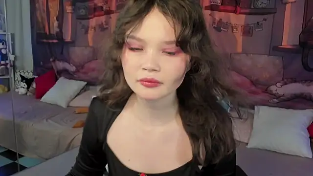 EmilyChaves online show from November 13, 2025, 4:50 pm