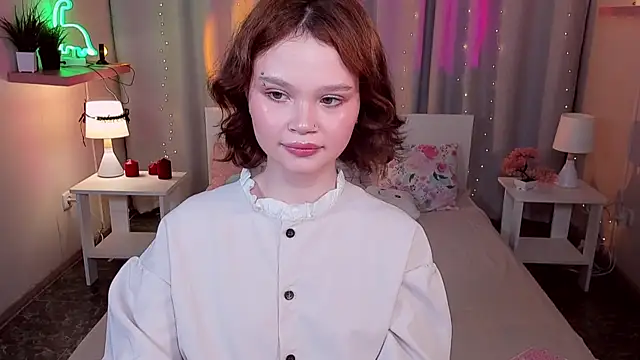 Snapshot of EmilyChaves chatting on June 18, 2026, 9:14 am EmilyChaves online show from June 18, 2026, 9:14 am