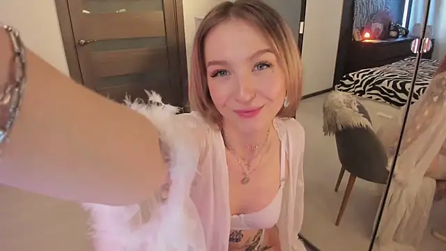 Snapshot of Annie_Leone chatting on October 4, 2025, 11:19 am Annie Leone online show from October 4, 2025, 11:19 am