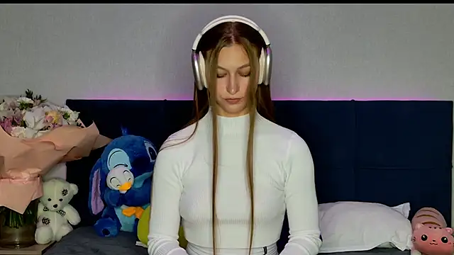 Snapshot of MissEmilyMiller chatting on October 13, 2025, 5:46 pm MissEmilyMiller online show from October 13, 2025, 5:46 pm