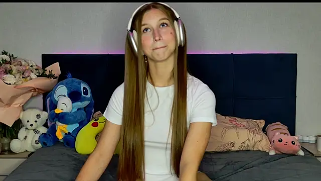 Snapshot of MissEmilyMiller chatting on October 17, 2025, 5:04 pm MissEmilyMiller online show from October 17, 2025, 5:04 pm