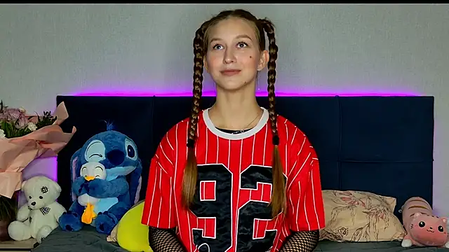 Snapshot of MissEmilyMiller chatting on October 21, 2025, 5:13 pm MissEmilyMiller online show from October 21, 2025, 5:13 pm