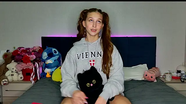 Snapshot of MissEmilyMiller chatting on November 6, 2025, 5:36 pm MissEmilyMiller online show from November 6, 2025, 5:36 pm